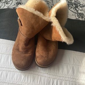 Ugg boots size 9. I only wore maybe two times. Great condition.